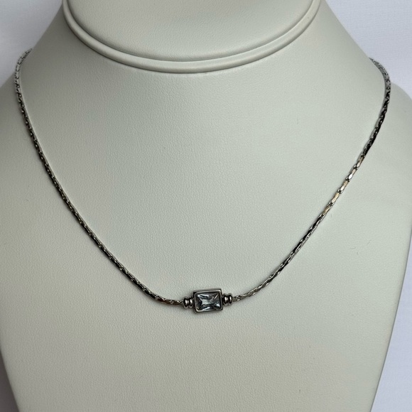 Elegant Gold or Silver Necklace with Square Pendant - Picture 2 of 5